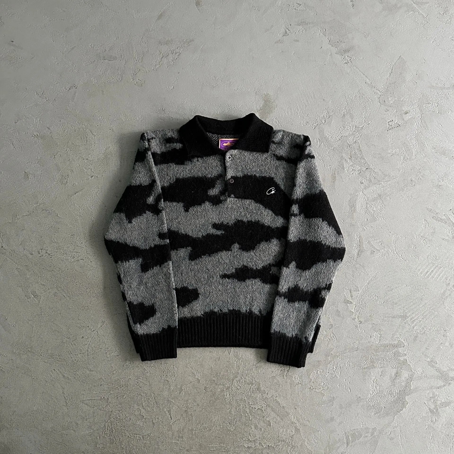 Camouflage collar sweater