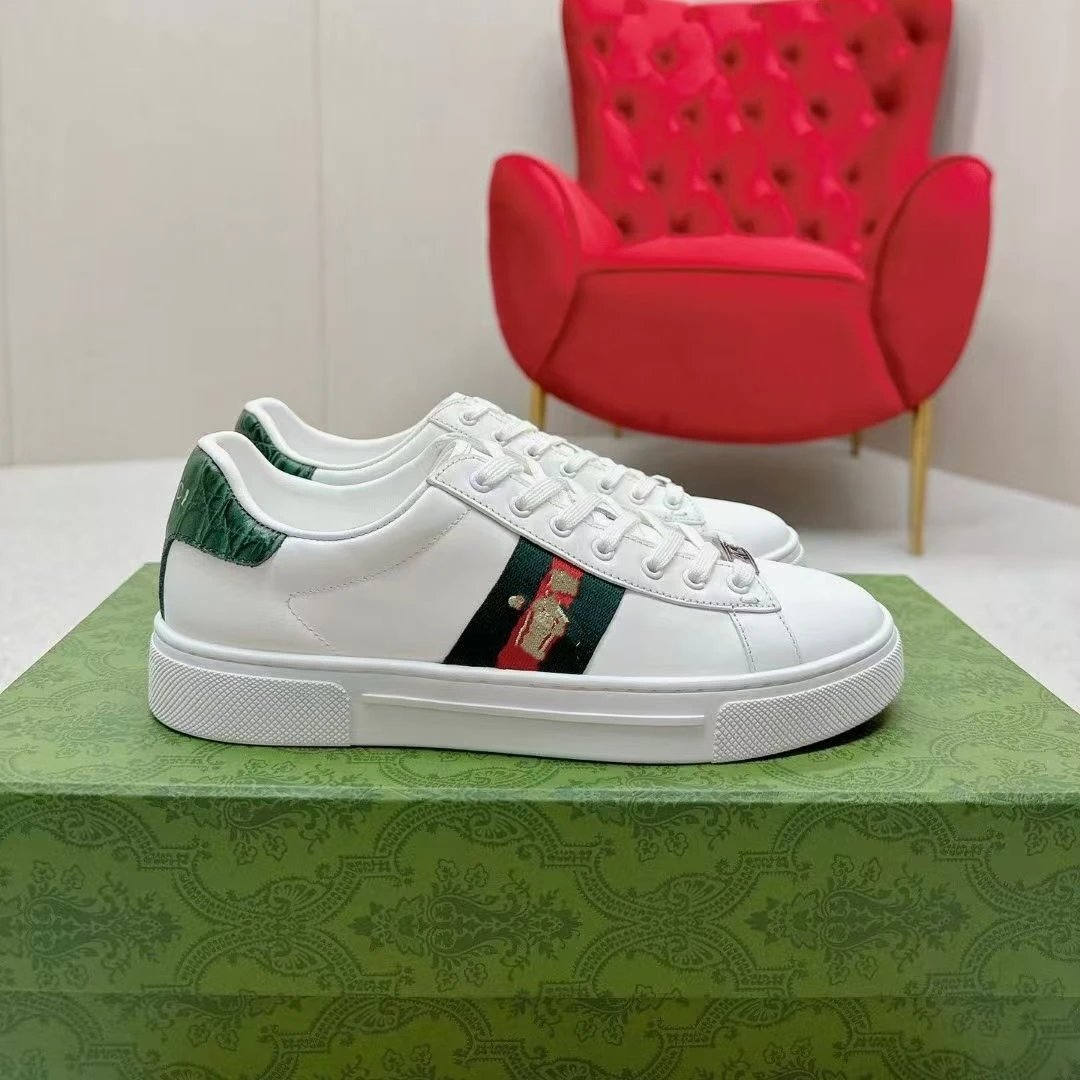 G Lace-Up Low-Top Sneaker photo 2
