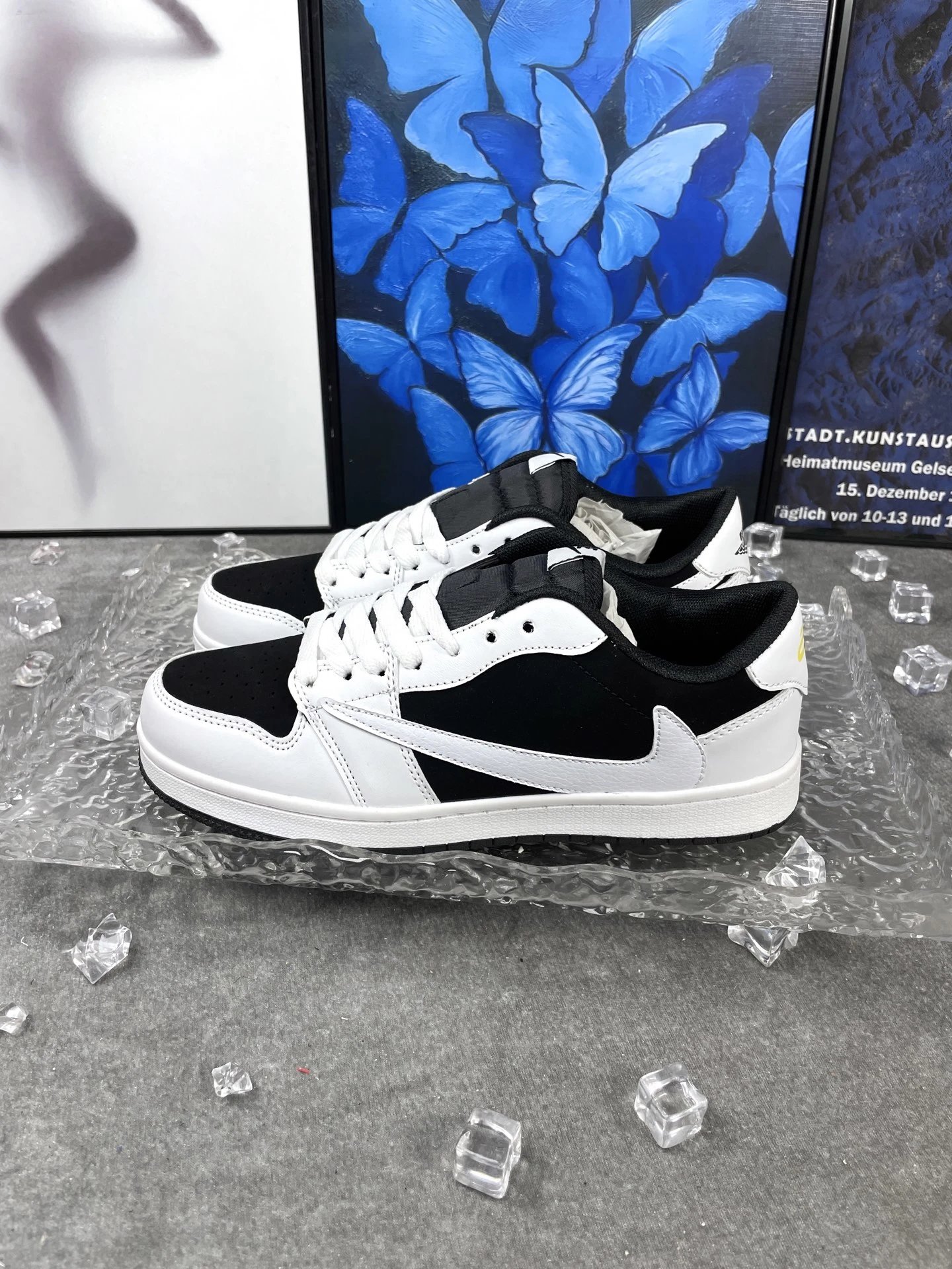 Nike Black Mesh Low Top Retro Running Sneakers