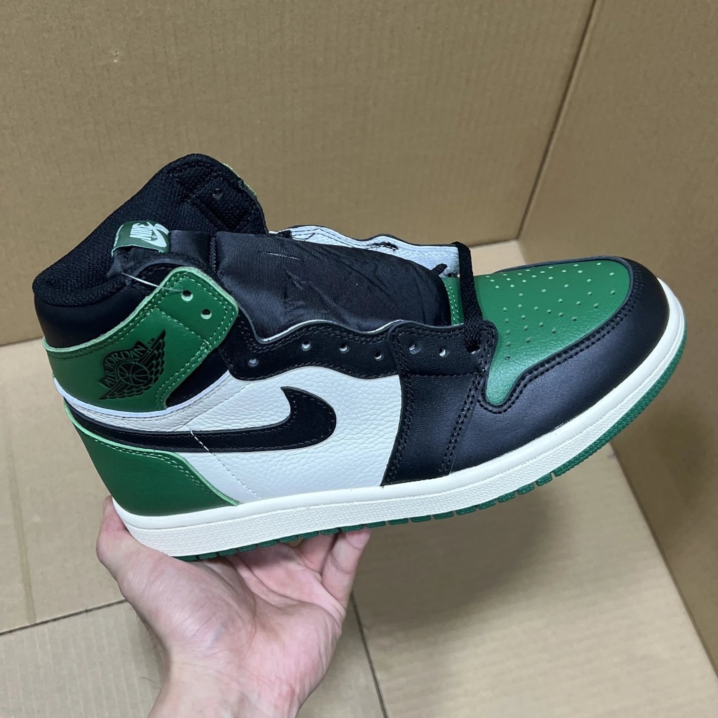 Air Jordan AJ1 High Black Green White Leather Sneakers