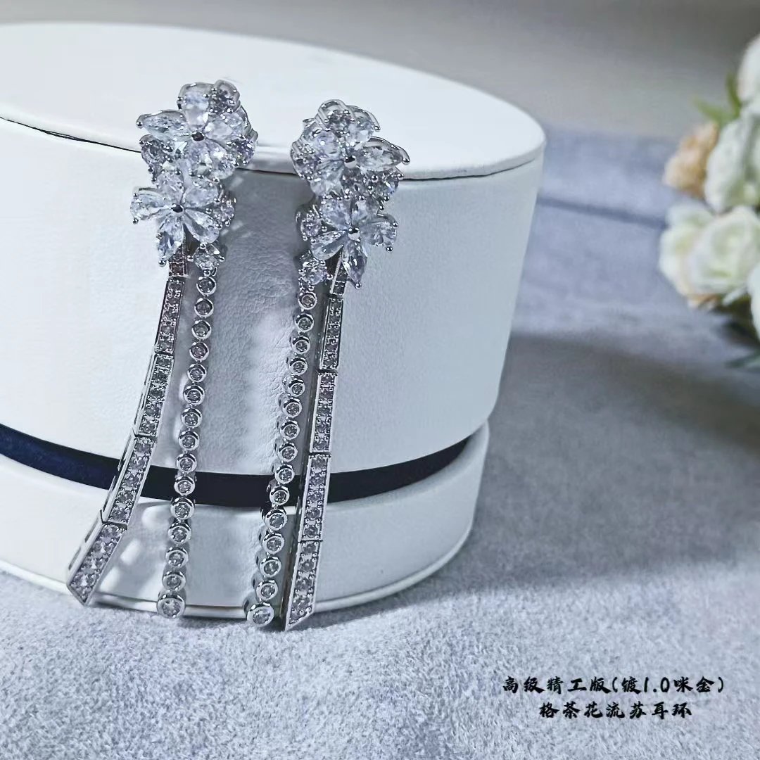 Graff Lago 18K White Gold Sapphire Diamond Ring