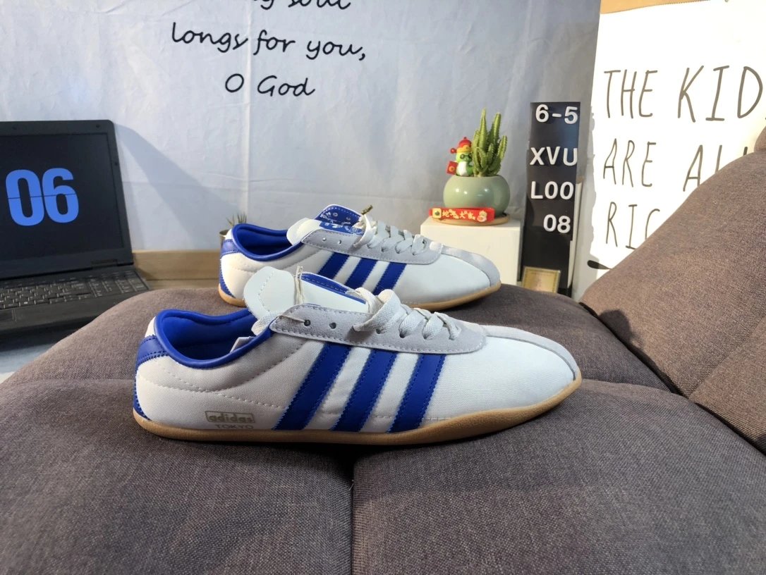 Adidas Originals White Blue Retro Low Top Gum Sneakers