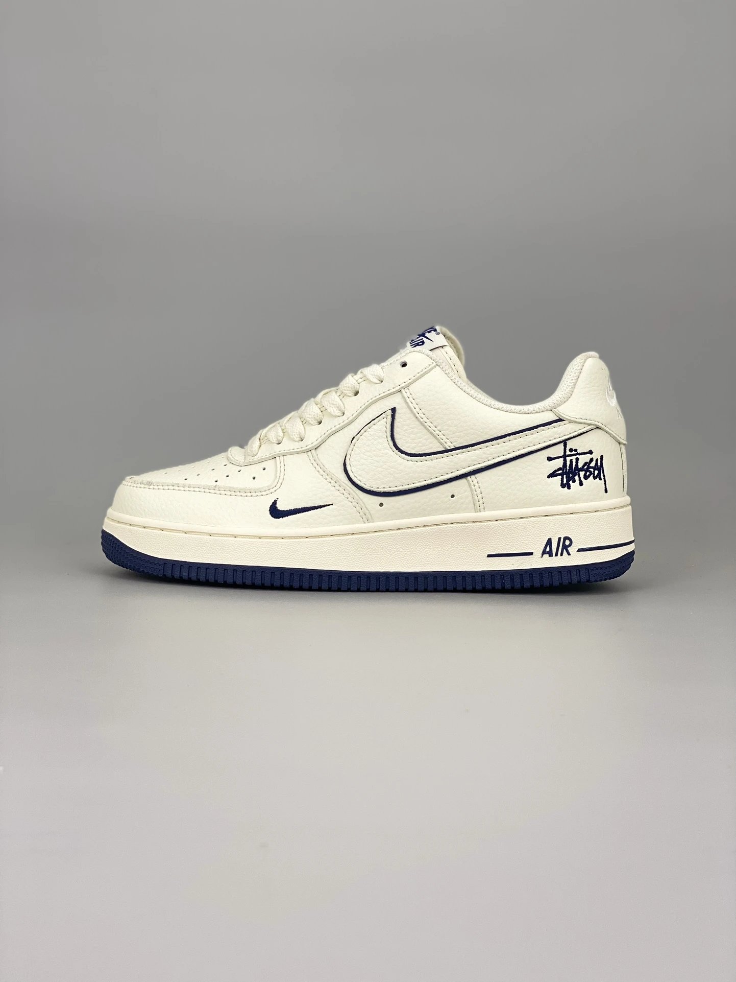 Nike White Low Top Running Sneakers Shoes