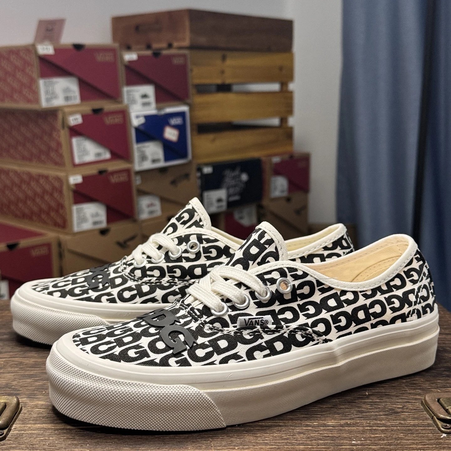 Vans Letter Print Low Top Canvas Skate Shoes