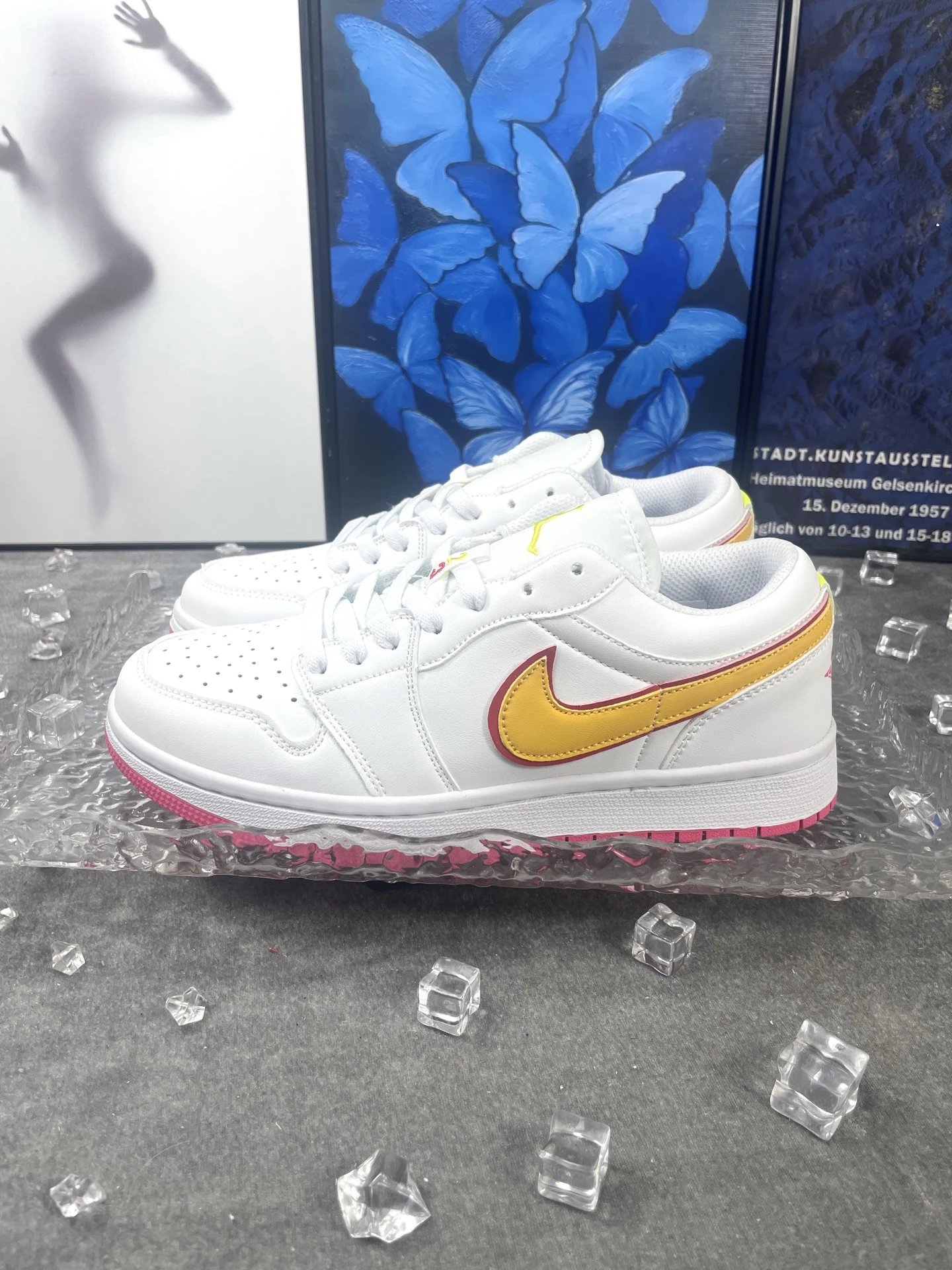 Nike Classic Black White Mesh Leather Low Top Sneakers