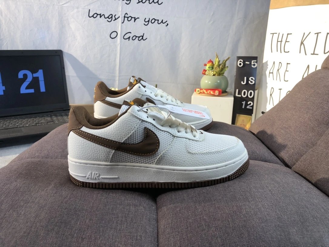 Nike White Brown Retro Low-Top Air Sneakers