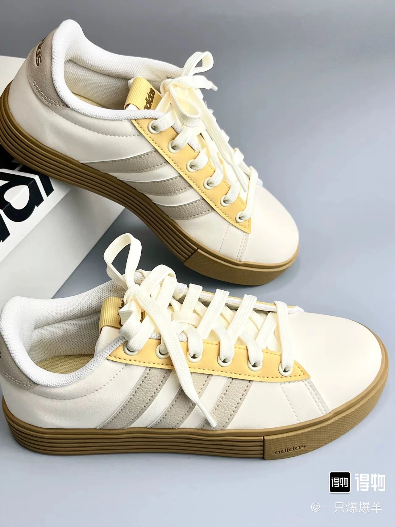 Adidas Retro Cream White 3-Stripe Low-Top Sneakers