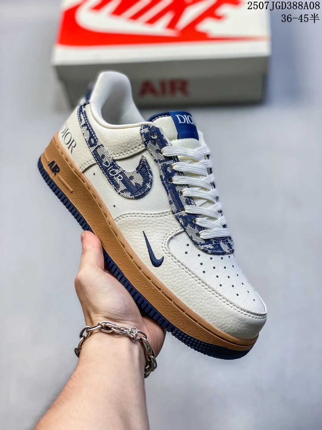 Dior Cream Blue Oblique Low-Top Leather Gum Sneakers