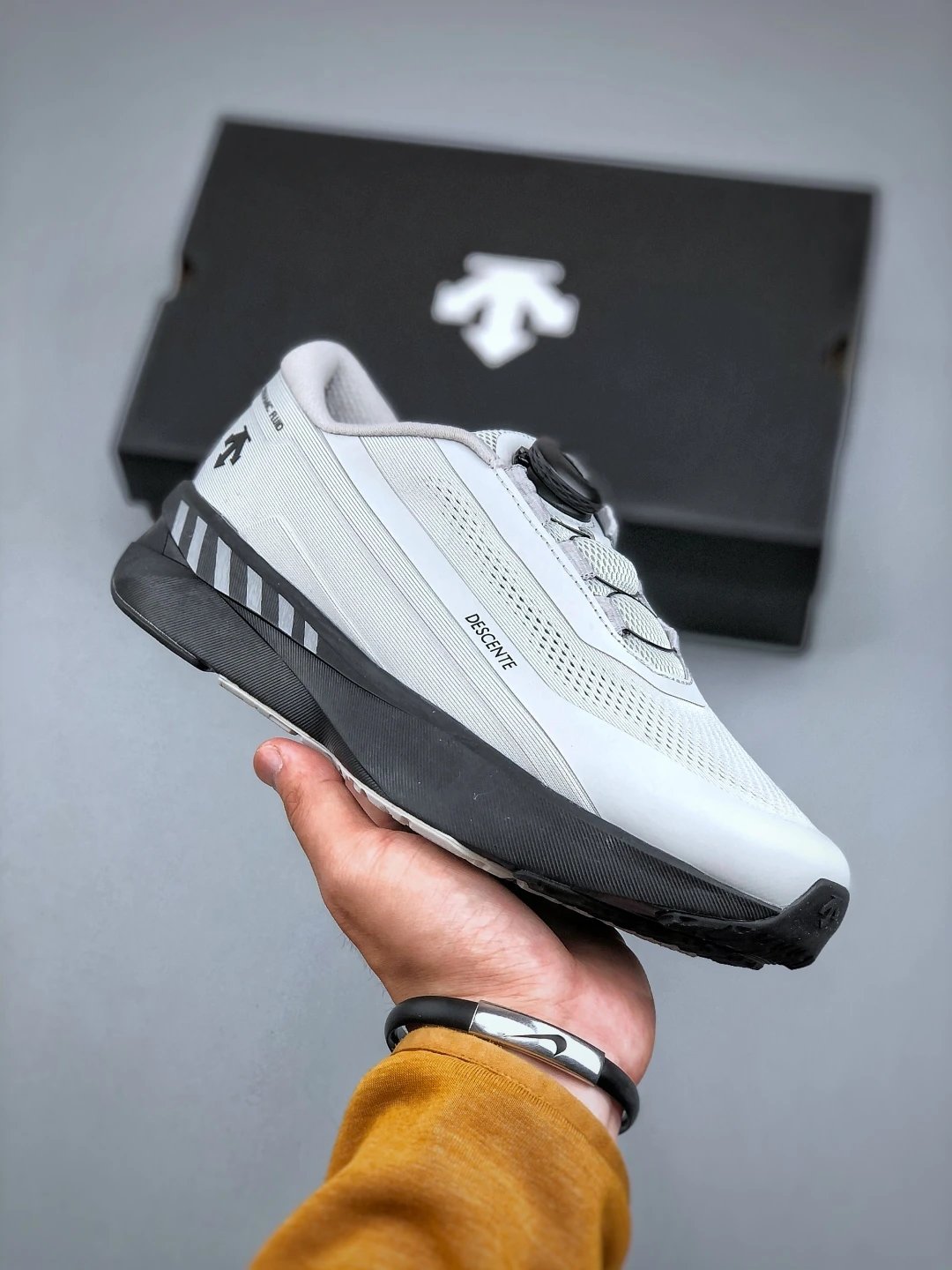 Descente Black White Mesh Low Top Sneakers