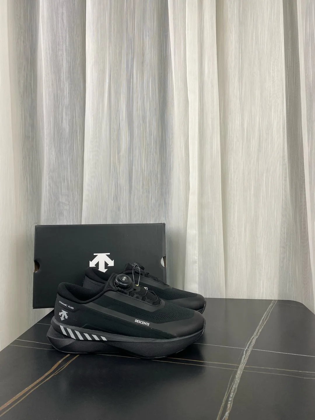 Descente Dynamic Fluid Black BOA Cushioned Running Shoes