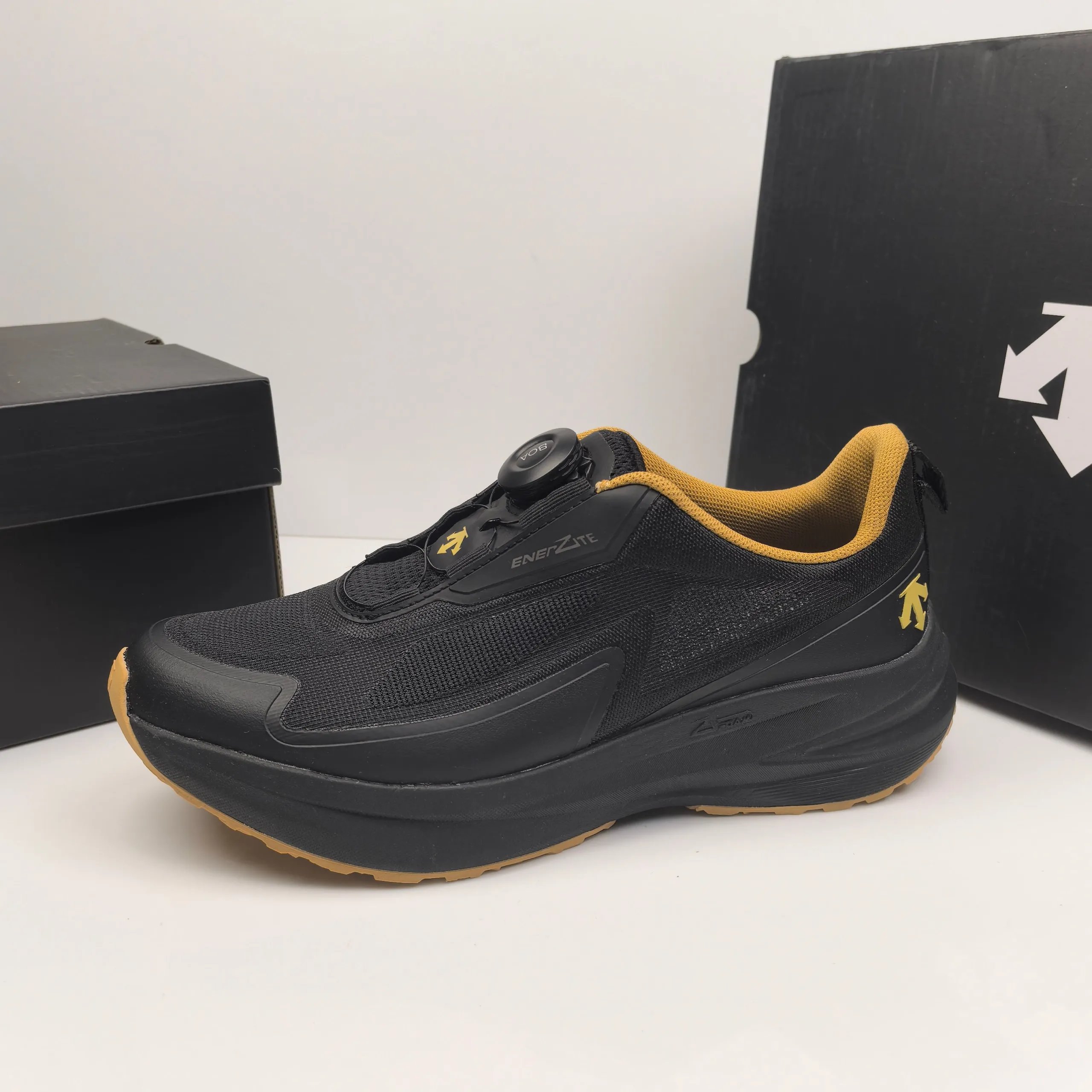 Descente Black Sport Casual Shoes Lightweight Non-Slip