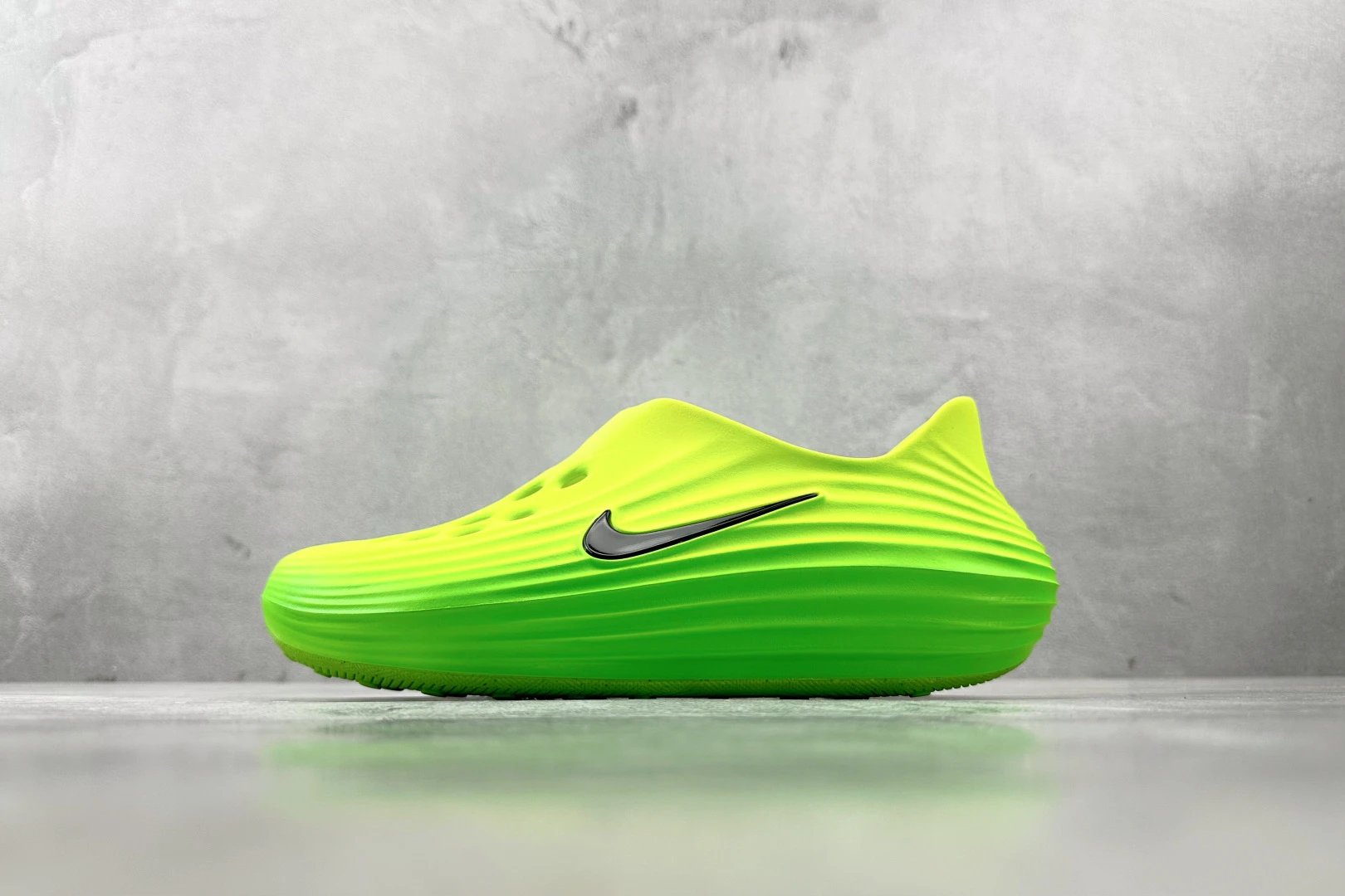 Nike Volt Foam Clog Slides Neon Green Non-Slip Sandals