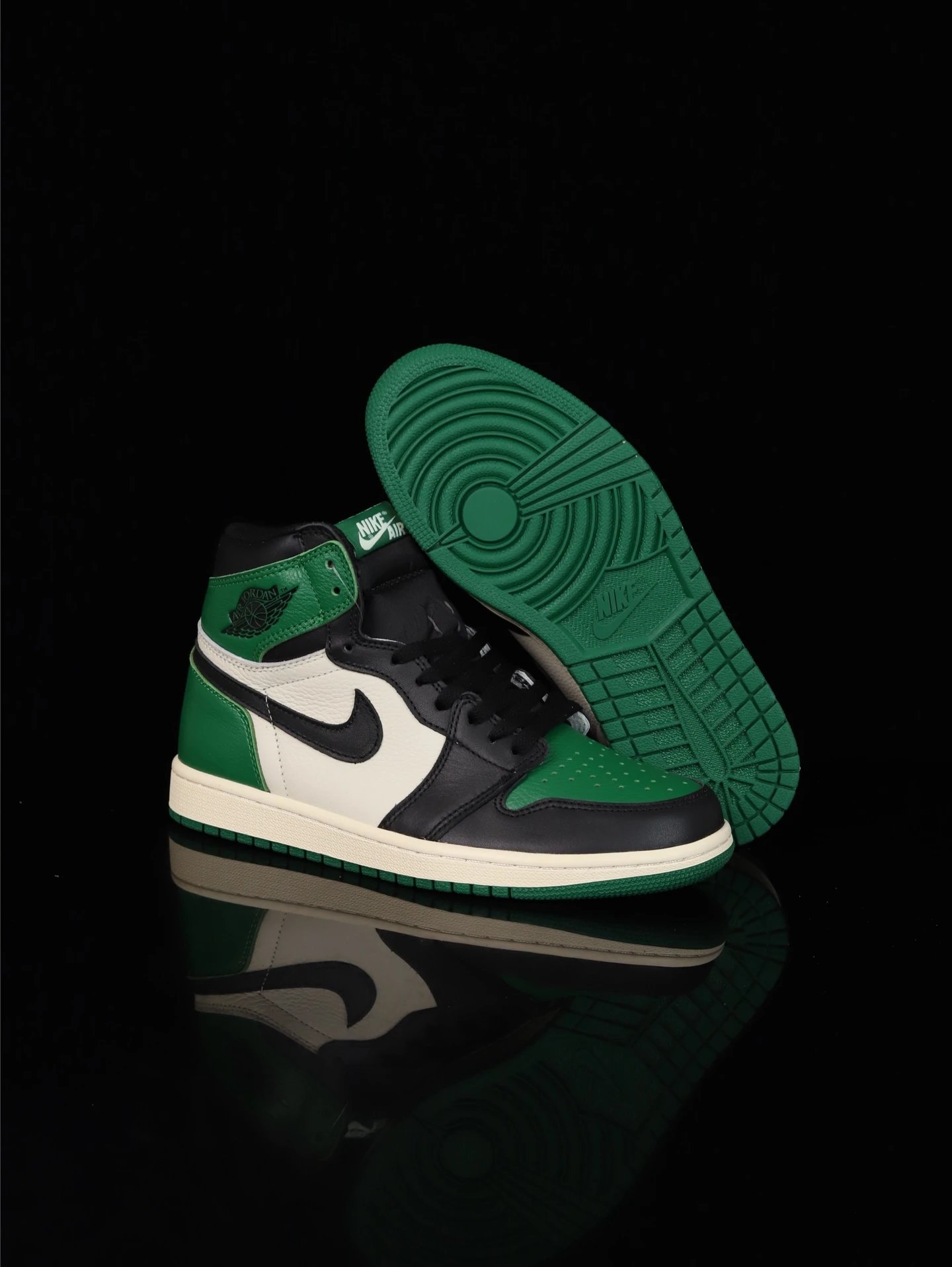 Air Jordan AJ1 Retro High Black Green Leather Sneakers