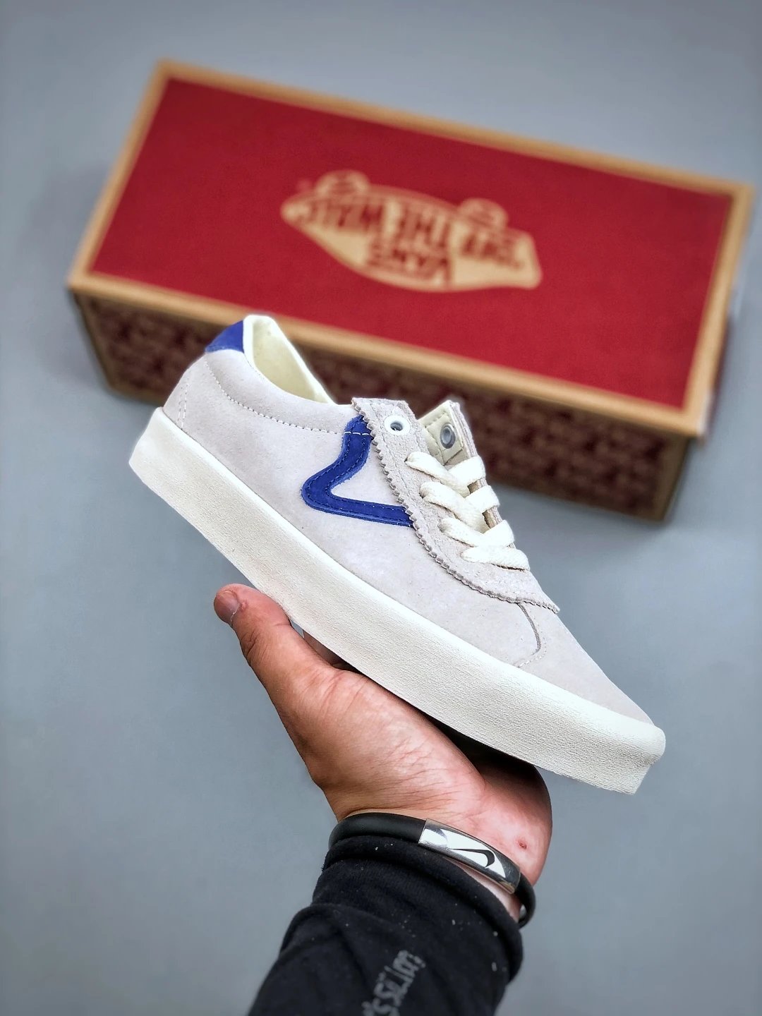 Vans Off White Suede Low Top Skate Shoes Blue Stripe