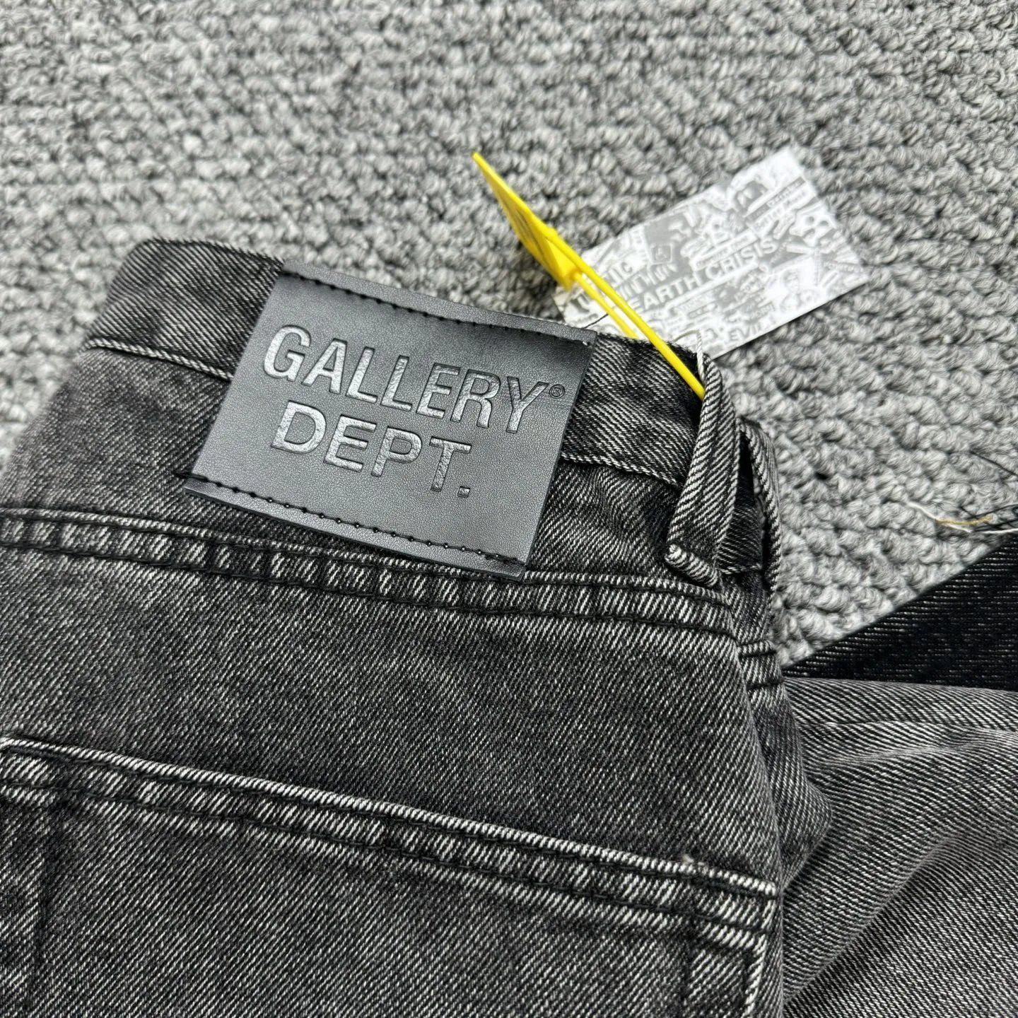 Gallery Dept x Levi's Cross-Print Distressed Black Jeans - 7