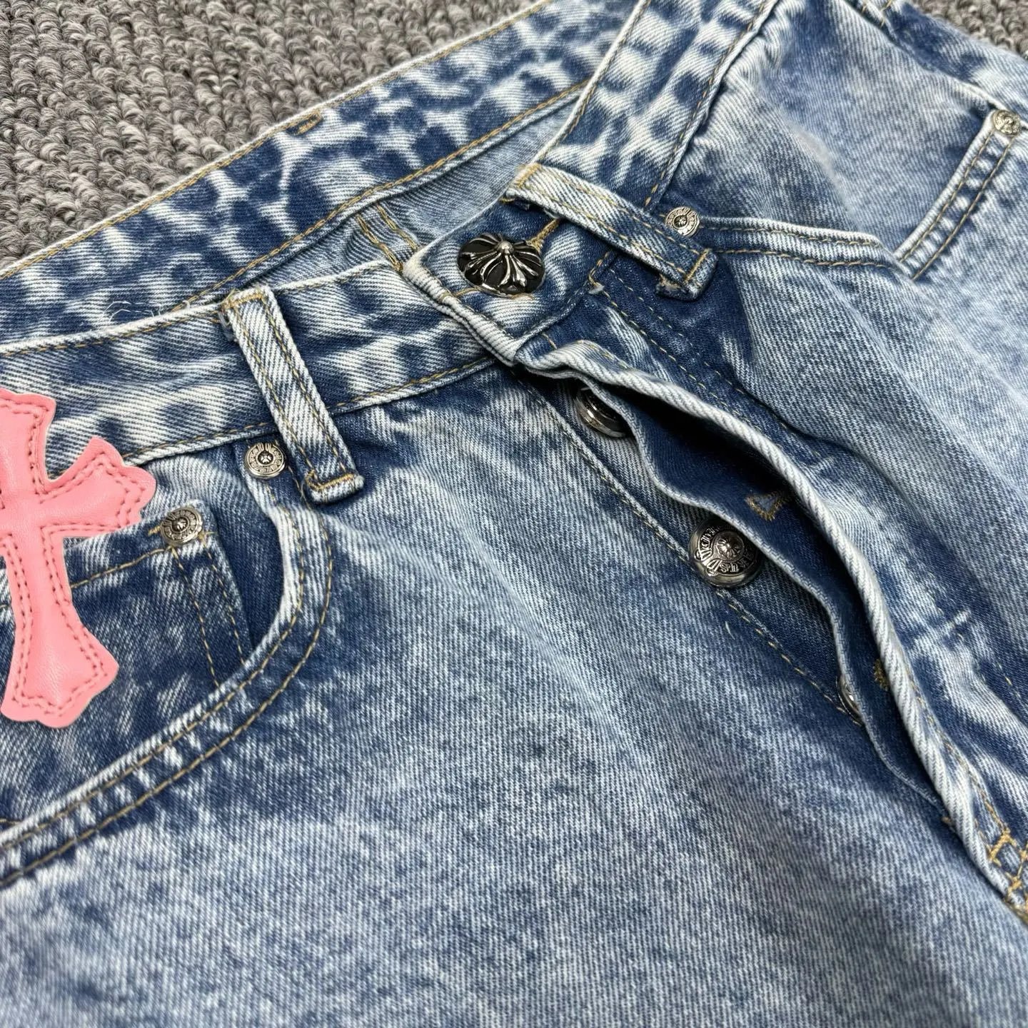Gallery Dept x Levi's Cross-Print Distressed Black Jeans - 17