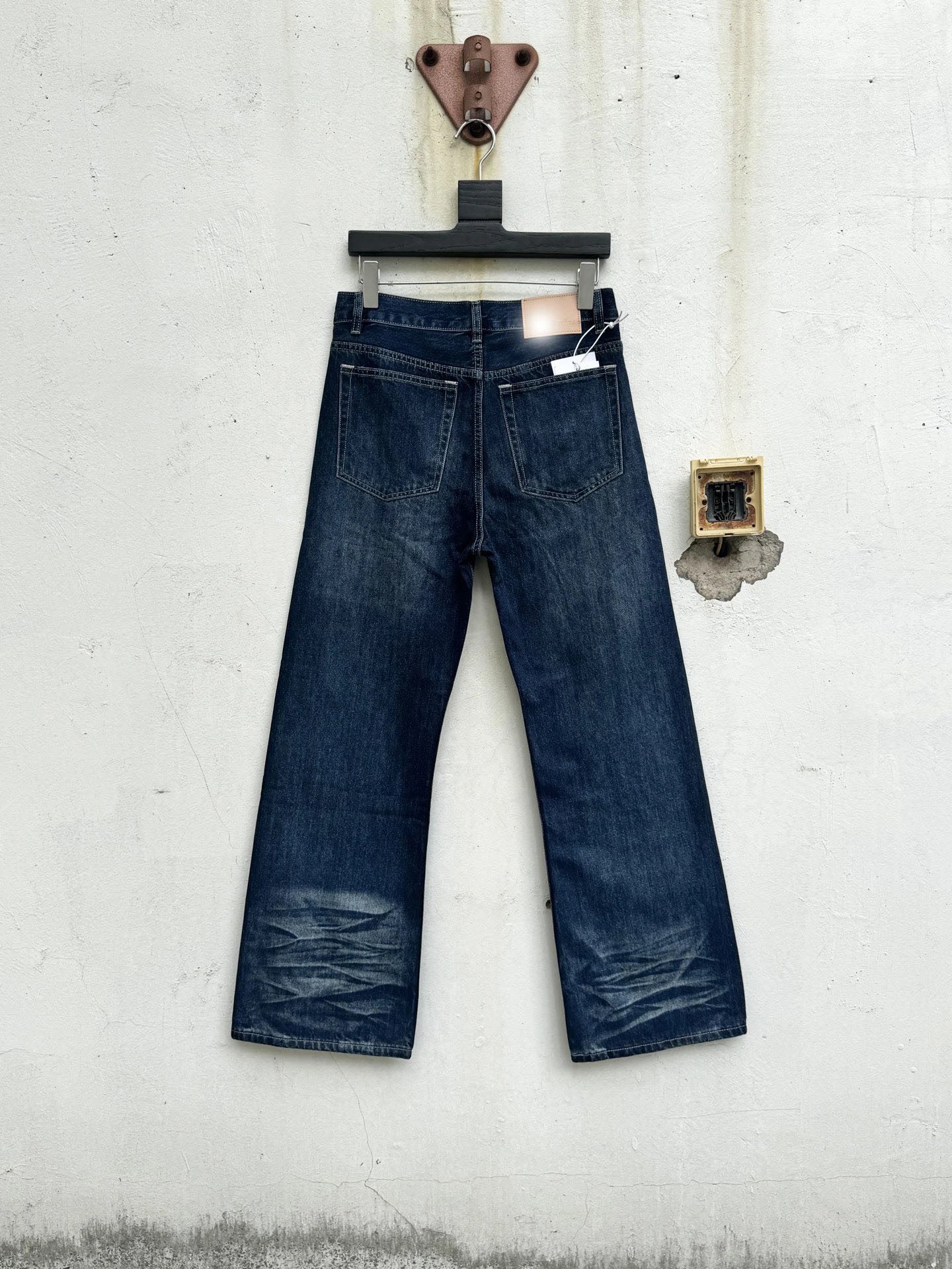 Water Ripple Cat Whisker Washed Mid-Rise Jeans photo 4