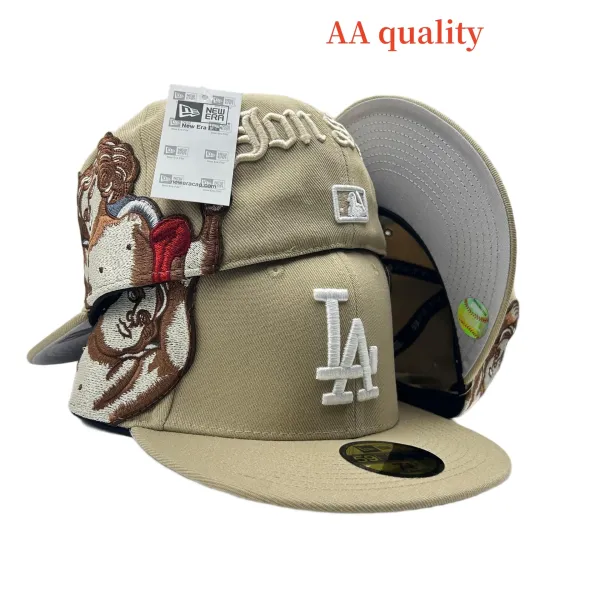 New Era x Los Angeles Dodgers 59FIFTY Fitted Cap Beige Embroidered Cartoon Bull Design Baseball Cap - 1