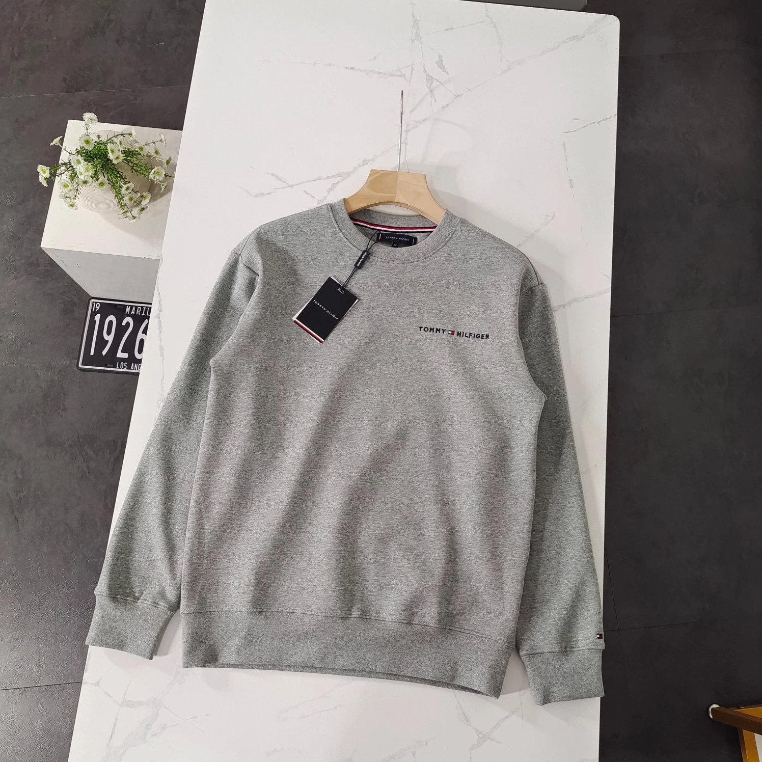 Final Few Left! In Stock & Free Shipping - Premium Ultra-Soft Mink Fleece 500g! Lao Tang Men's Winter Classic New Style Small Logo Letter Embroidery Lined Crew Neck Sweatshirt.