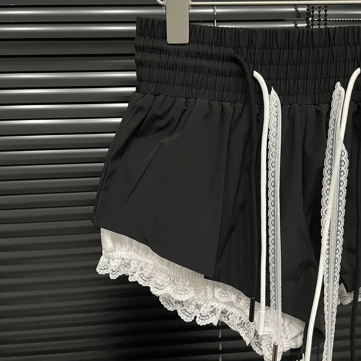 Design Lace-Trimmed Layered Shorts White - 5