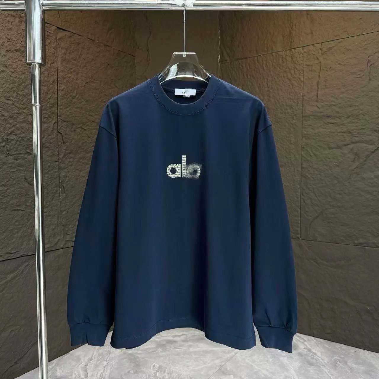Alo Yoga Graphic Long Sleeve Tee Navy T-Shirts - 5