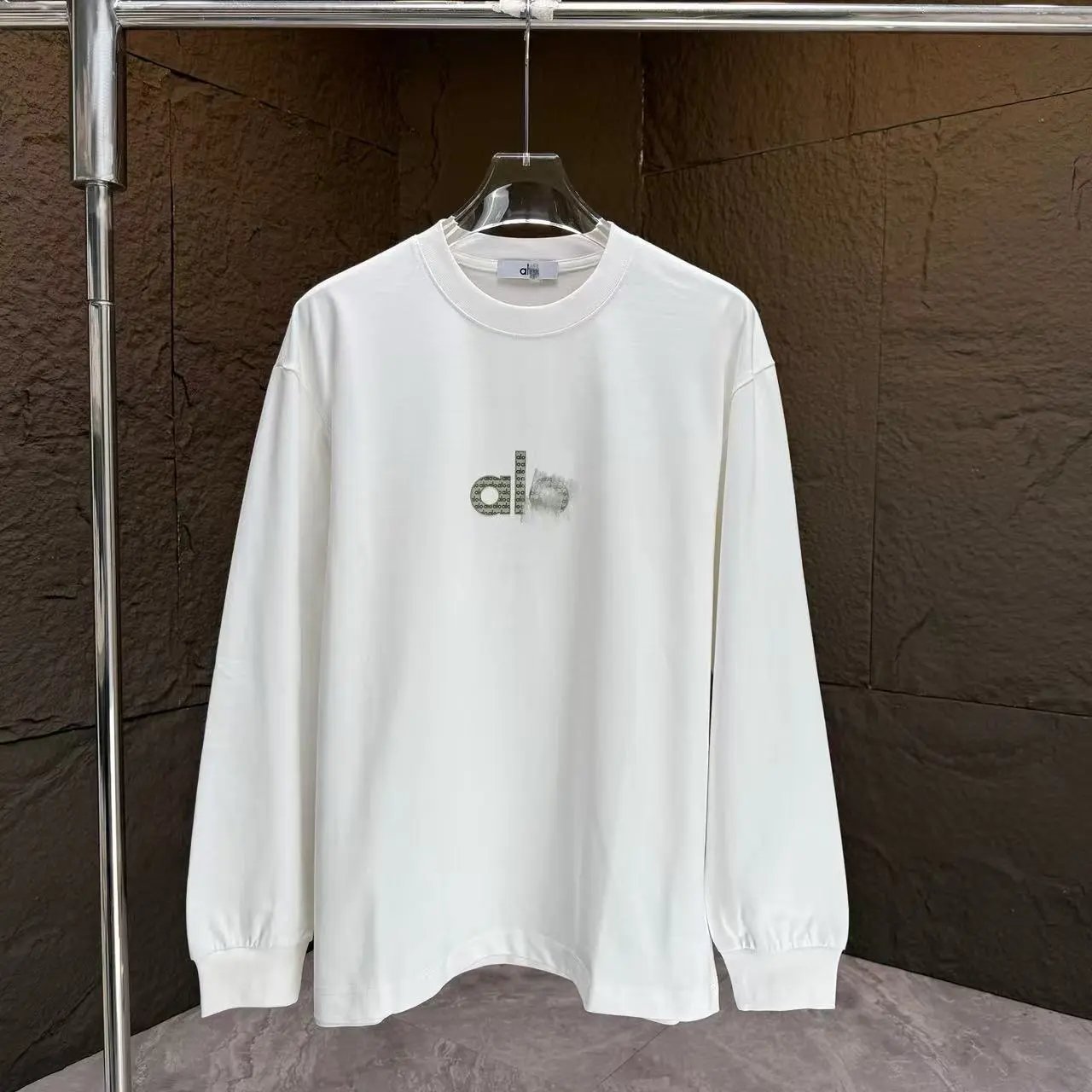 Alo Yoga Graphic Long Sleeve Tee Navy T-Shirts - 4