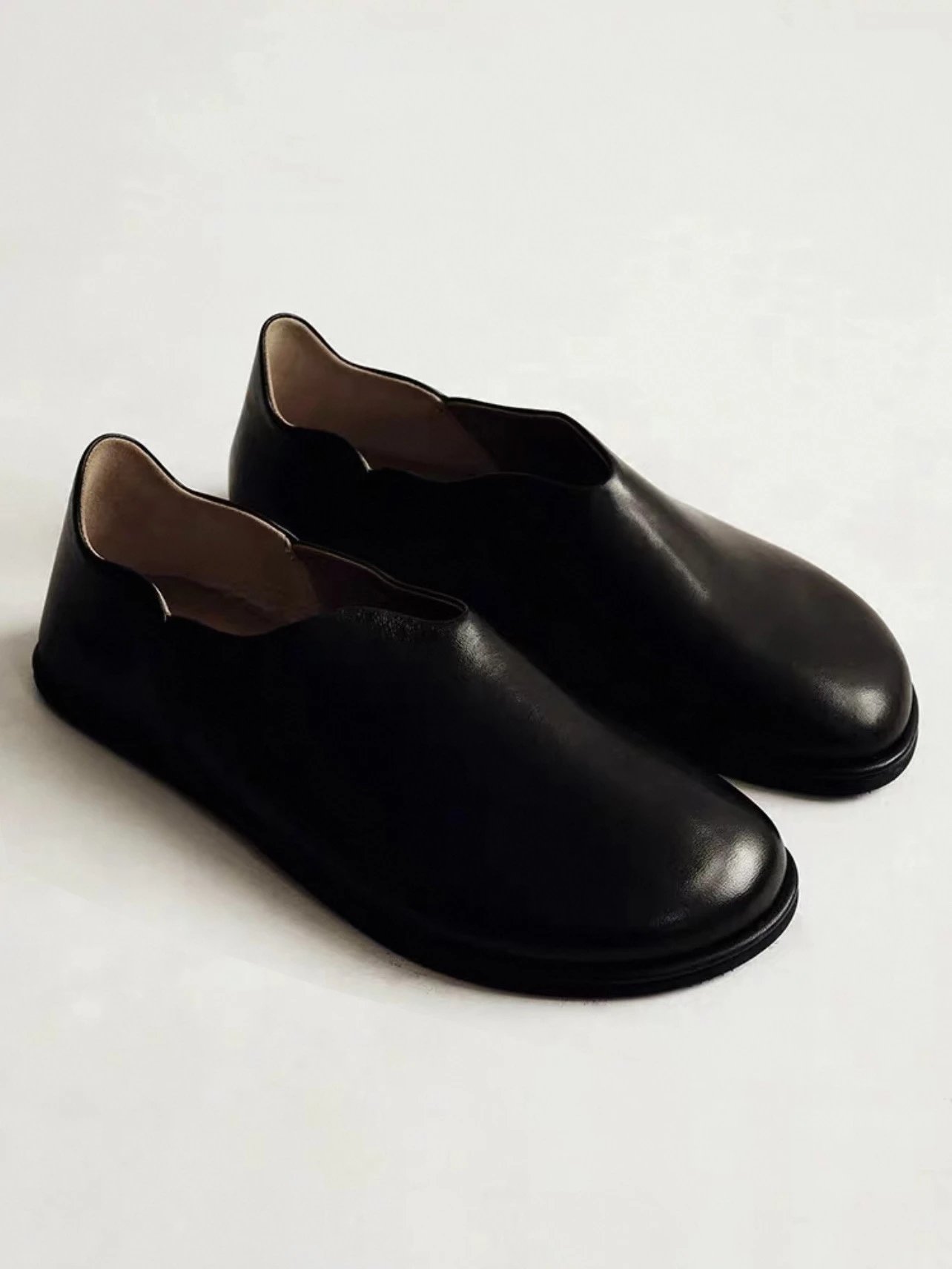 Design Scalloped-Edge Slip-On Loafers Black - 7