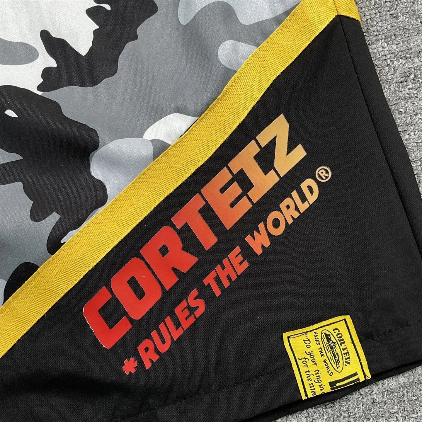 Corteiz Rules The World Shorts Black / Gray / Yellow - 14