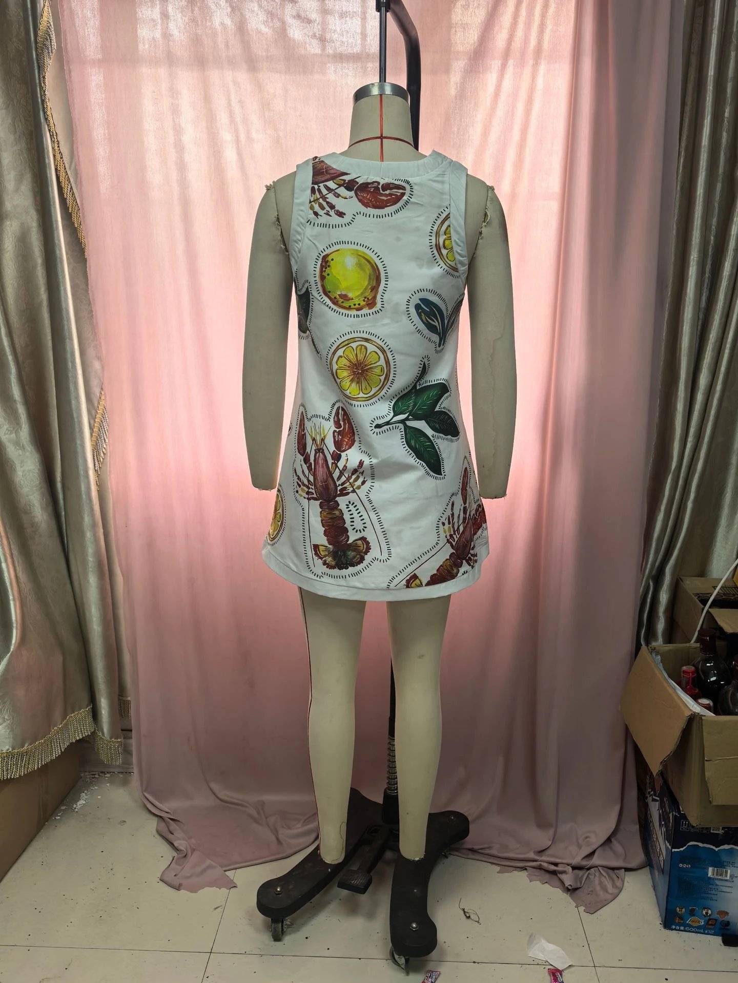 Design Fish Print Sleeveless Dress with Red Trim White Blue - 11