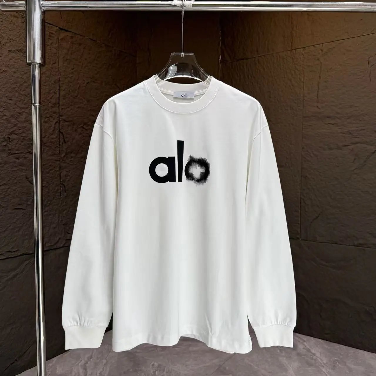 Alo Yoga Graphic Long Sleeve Tee Navy T-Shirts - 8