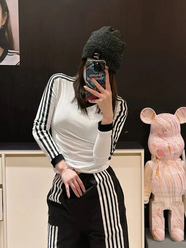 Design V-Neck Contrast Trim Long Sleeve Top Black / White - 4