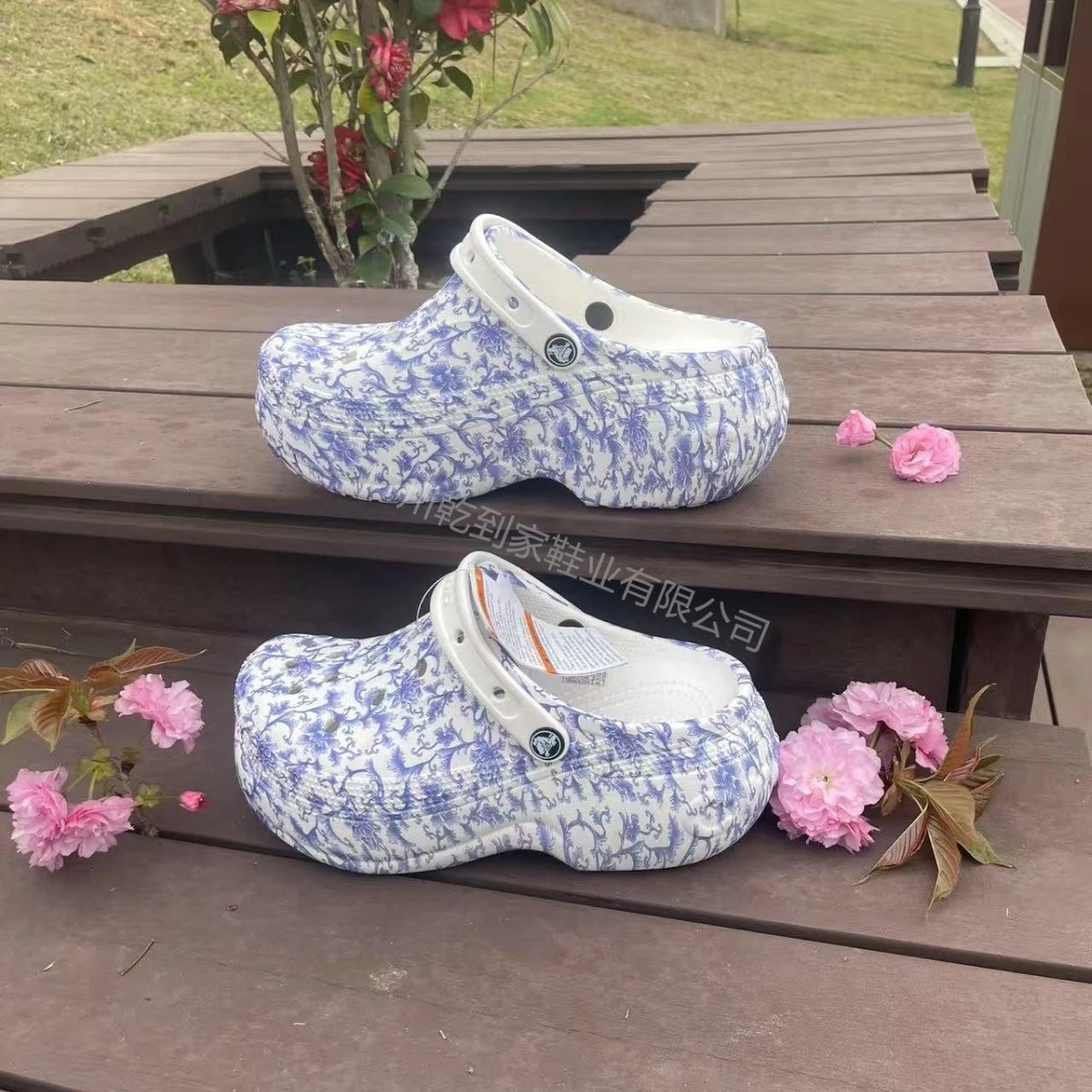 Crocs Classic Platform Clog Floral Print Multicolor Sandals - 5