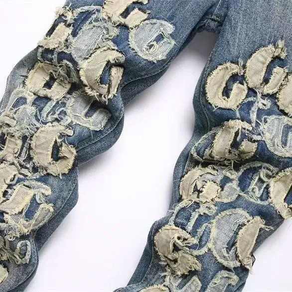 Amiri Embroidered Logo Distressed Slim Fit Jeans - 4