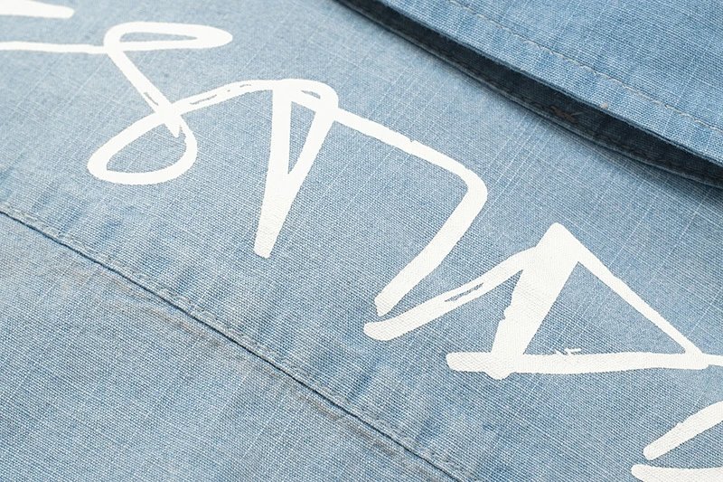 Design Oversized Denim Shirt with Paint Splatter and Back Graffiti Print Blue Shirt - 7