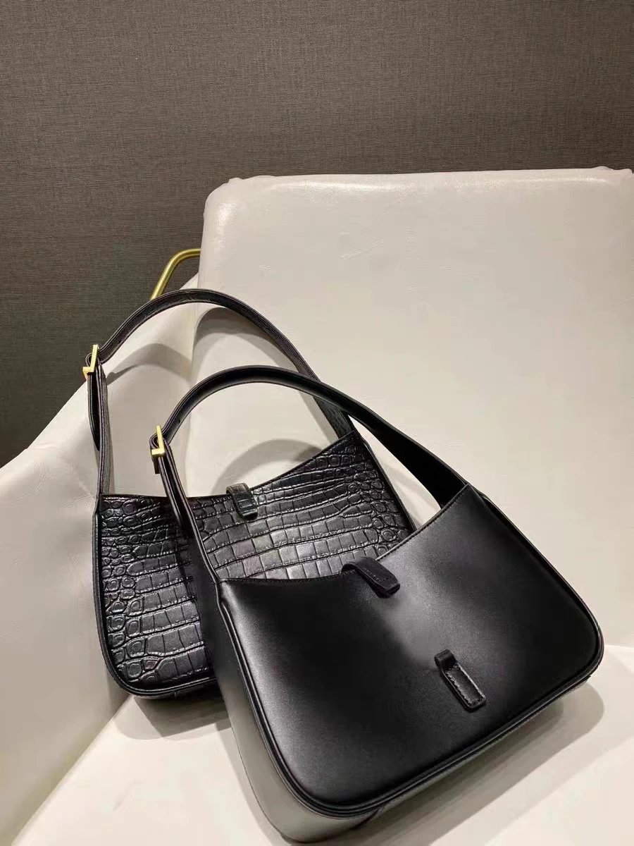 Design Croc-Embossed Black Hobo Bag - 7