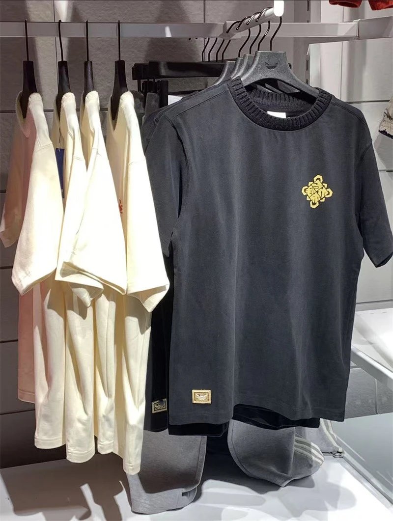 Adidas Originals T-Shirt with Embroidered Logo Black T-Shirt - 6