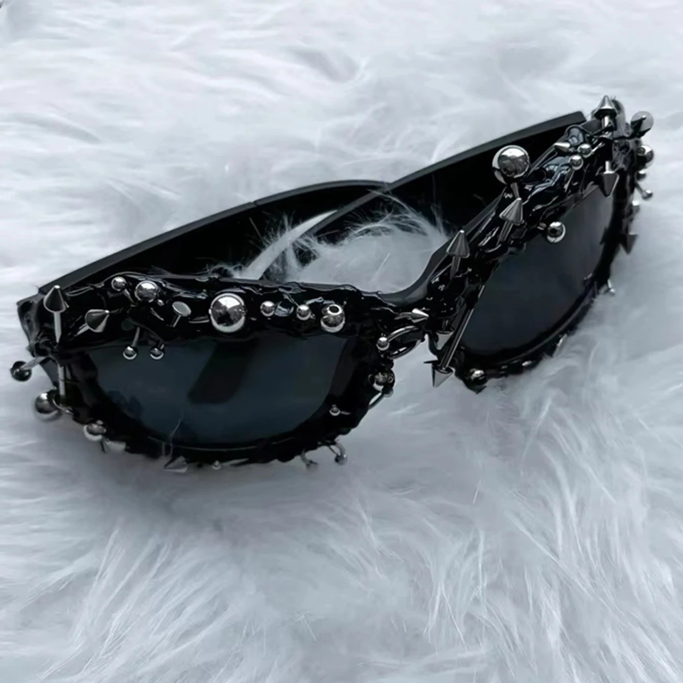 Design Spiked Purple Oversized Sunglasses - 7