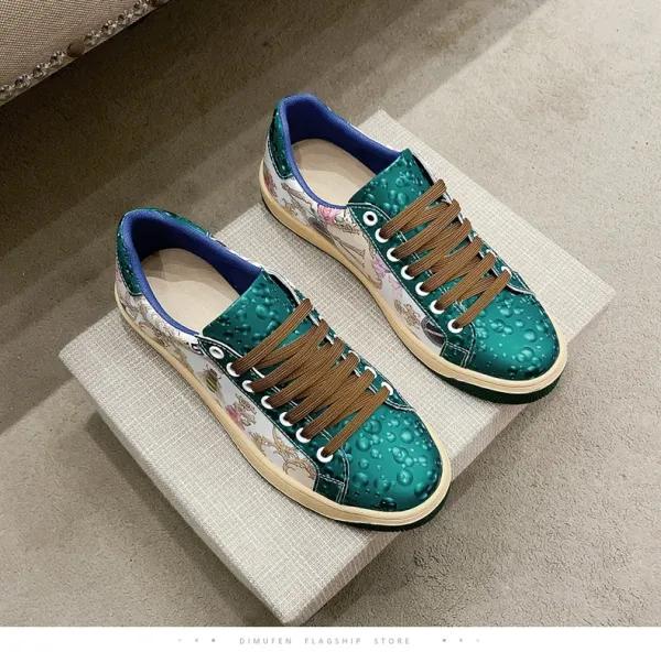 Design Floral Bee Print Green Textured Sneakers - 15