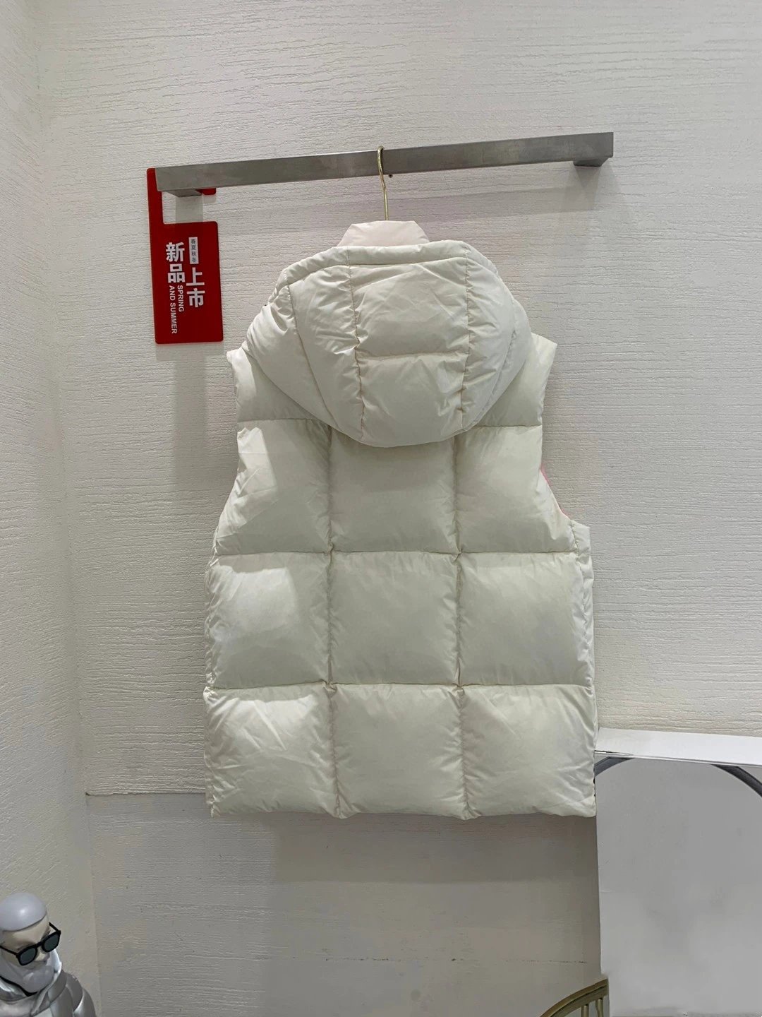 Moncler Genius Down Vest White with Pink Hood Outerwear.vest - 9