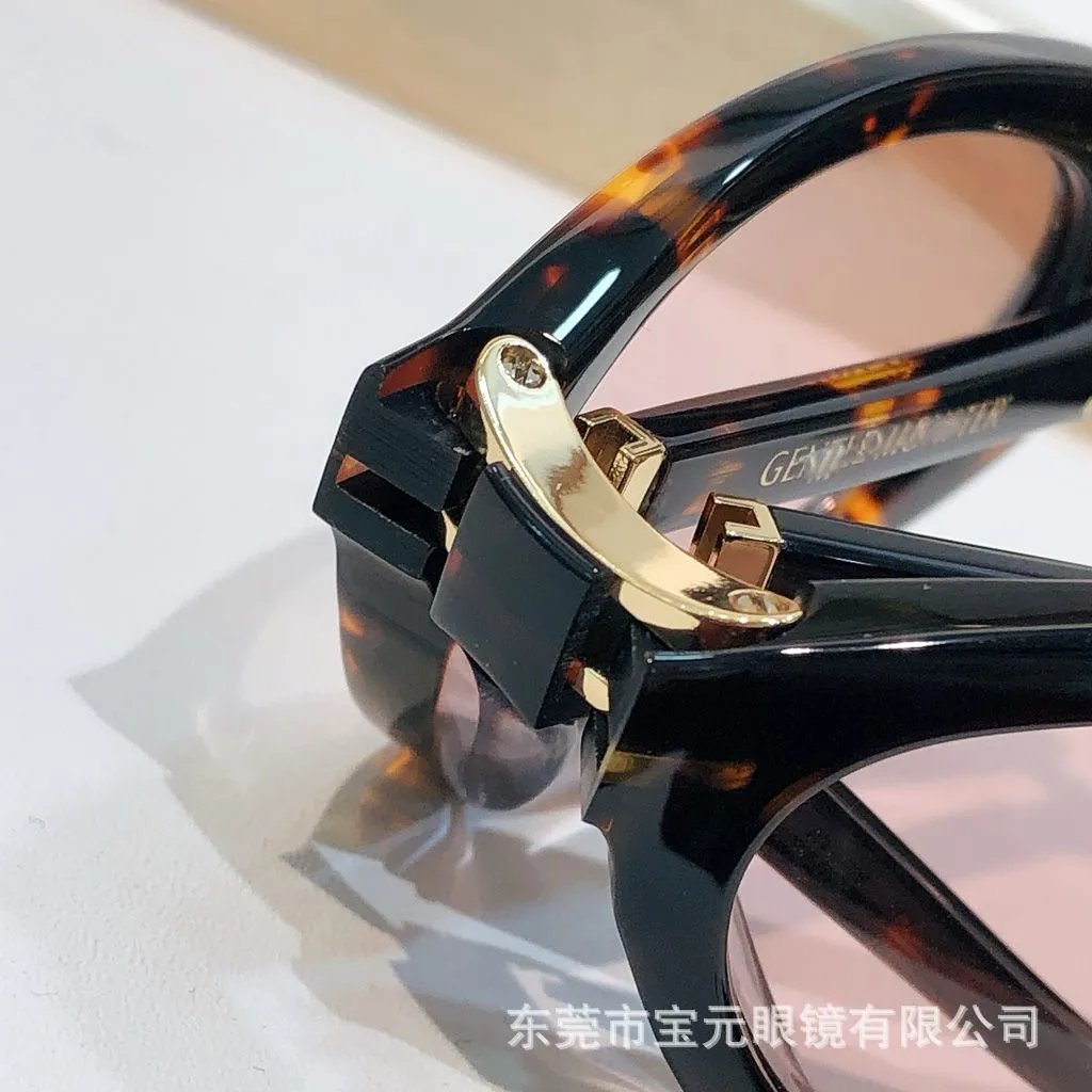 Design Tortoiseshell Foldable Sunglasses with Amber Lenses Sunglasses - 8