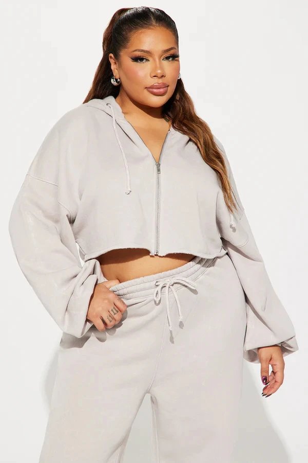 Design Cropped Hoodie and Wide-Leg Sweatpants Set in Light Gray - 44