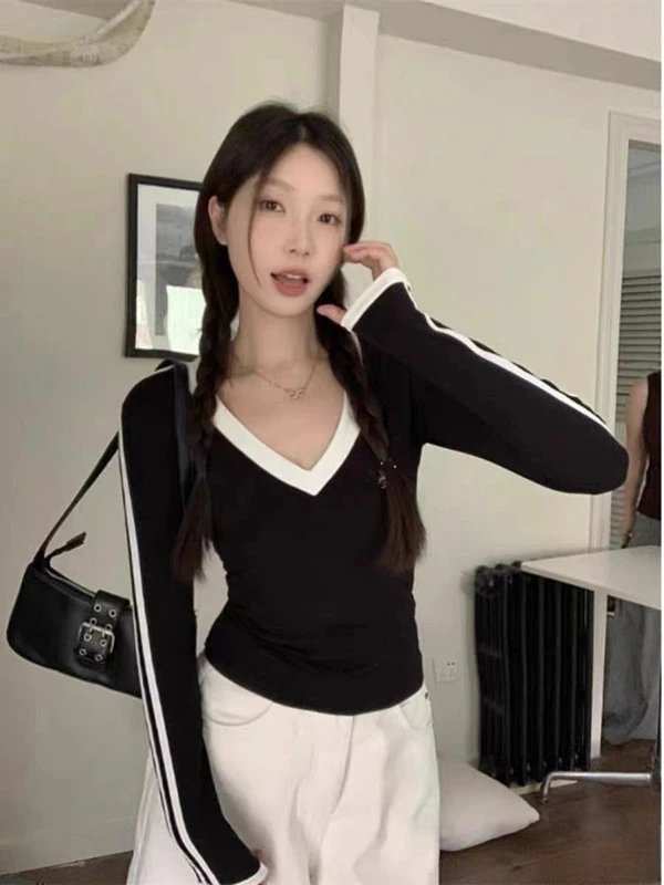 Design V-Neck Contrast Trim Long Sleeve Top Black / White - 5