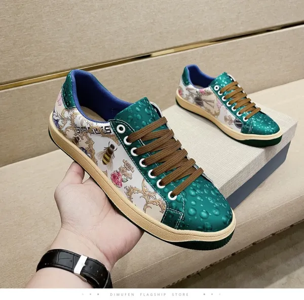 Design Floral Bee Print Green Textured Sneakers - 11
