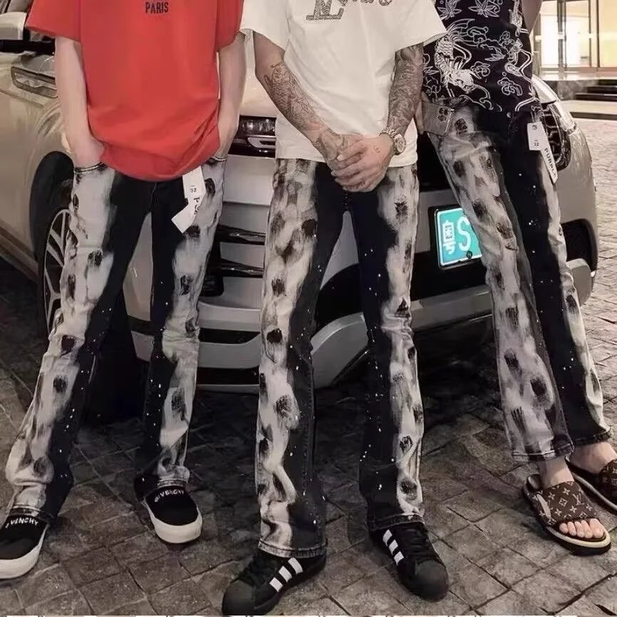 Design Abstract Tie-Dye Black and White Distressed Jeans - 6