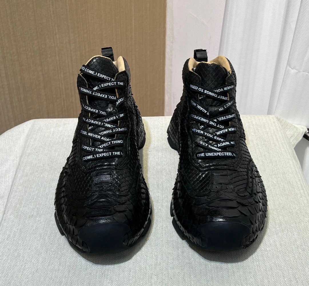 Design Python Skin High-Top Sneakers with Quoted Lace Detail Black - 4