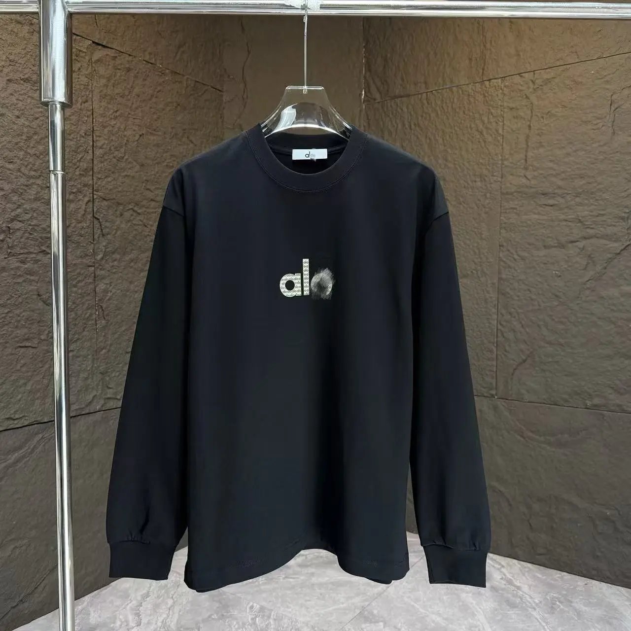 Alo Yoga Graphic Long Sleeve Tee Navy T-Shirts - 6