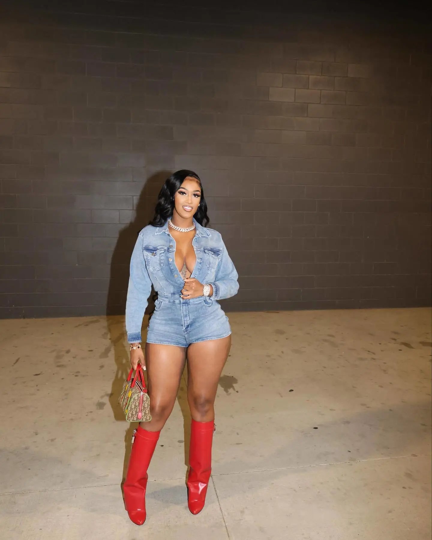 Design Denim Romper with Deep V-Neck and Belted Waist in Light Wash Blue Sets - 7