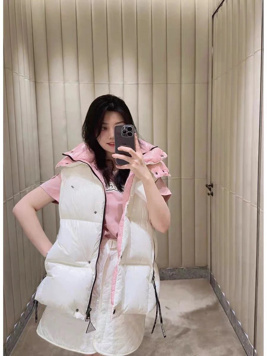 Moncler Genius Down Vest White with Pink Hood Outerwear.vest - 4