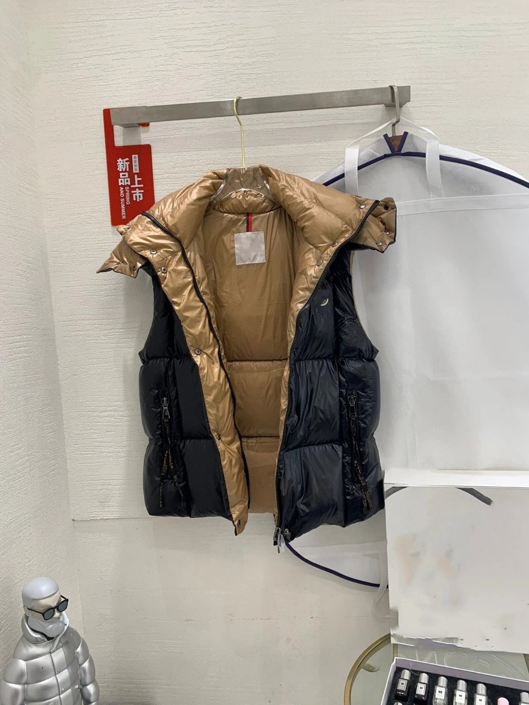 Moncler Genius Down Vest White with Pink Hood Outerwear.vest - 12