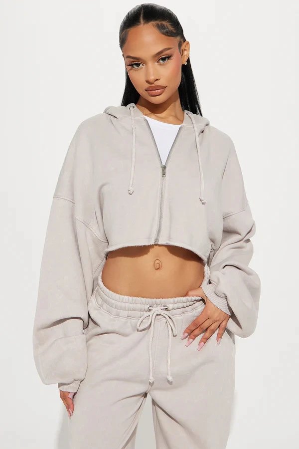 Design Cropped Hoodie and Wide-Leg Sweatpants Set in Light Gray - 38